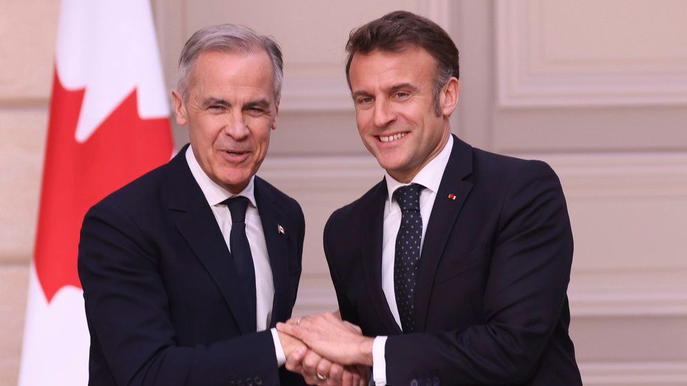 El presidente francés, Emmanuel Macron, y el primer ministro canadiense, Mark Carney, en el Palacio del Elíseo de París. 