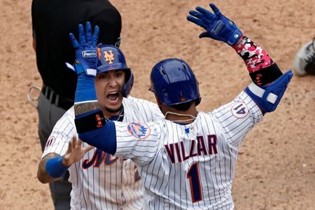 Mets players Baez, Lindor apologize for thumbs-down jab at fans