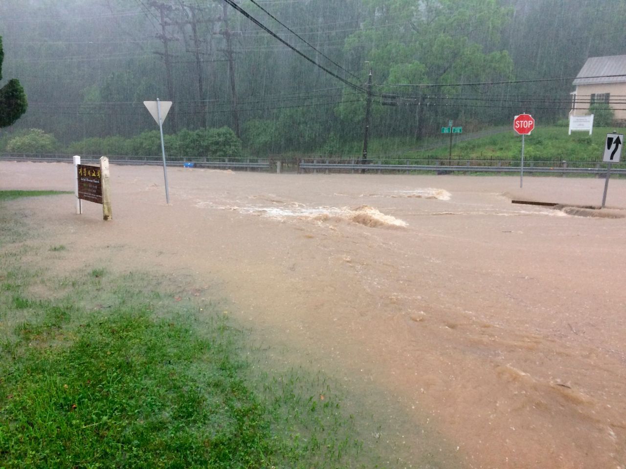 Authorities Flash flood surges through Maryland community
