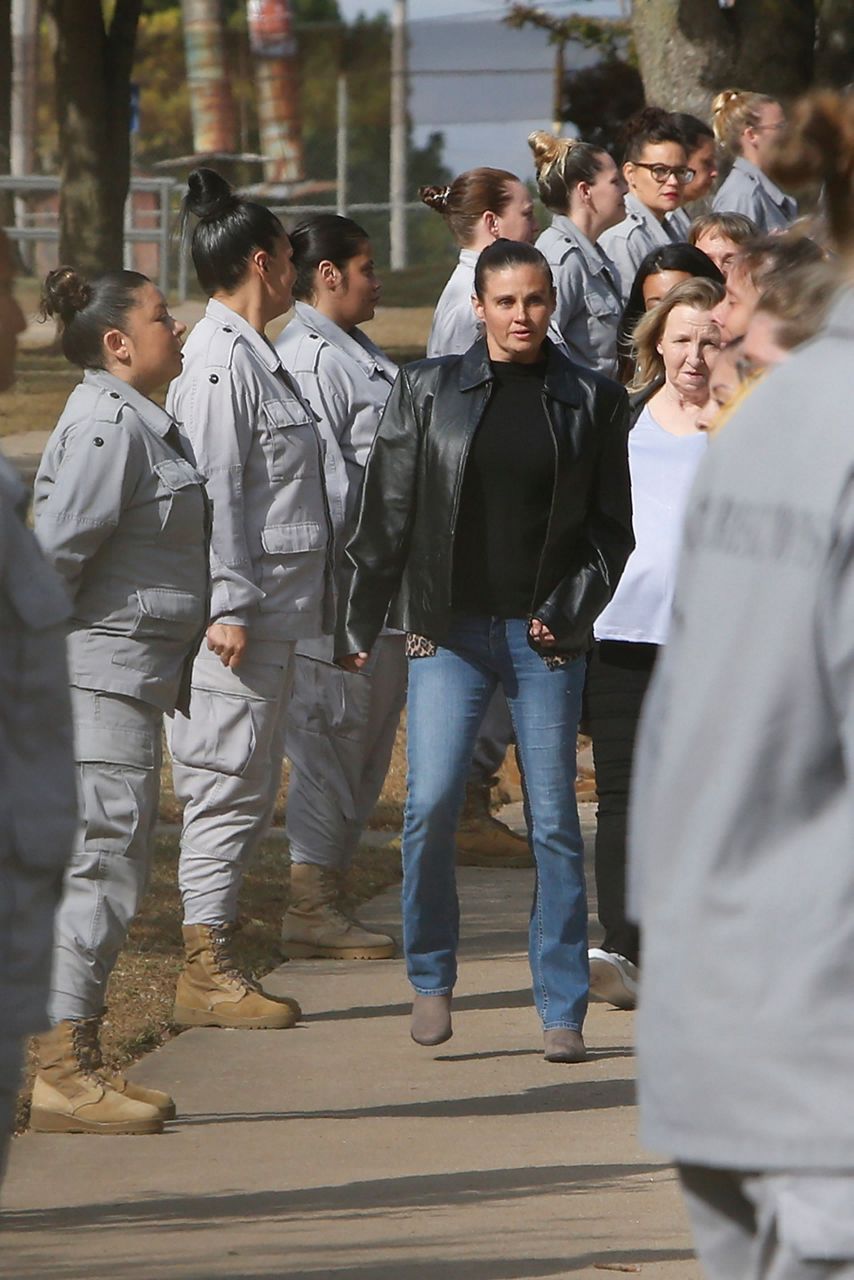 More than 400 Oklahoma inmates walking out of prison doors