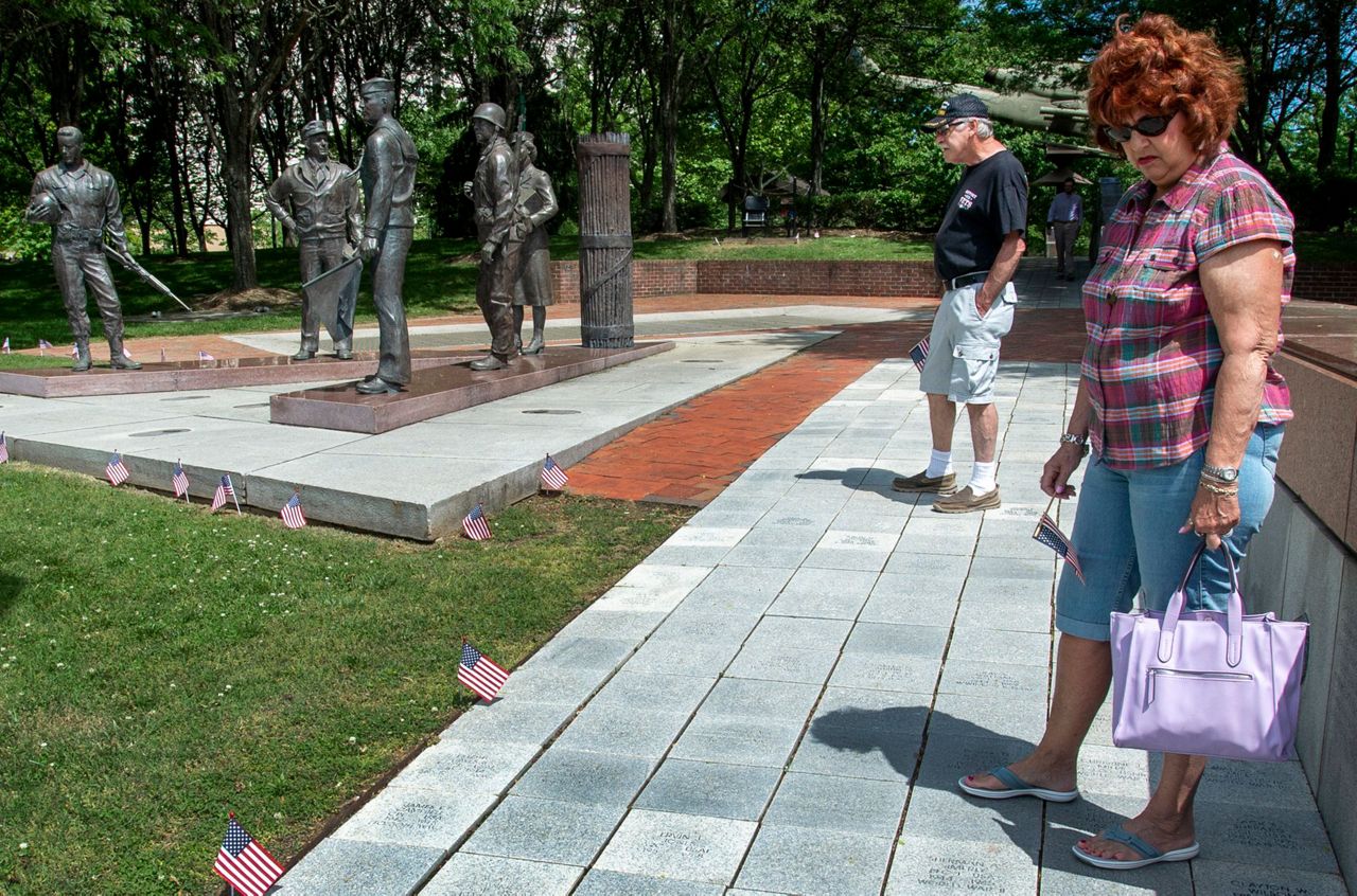 Memorial Day weekend draws crowds and triggers warnings