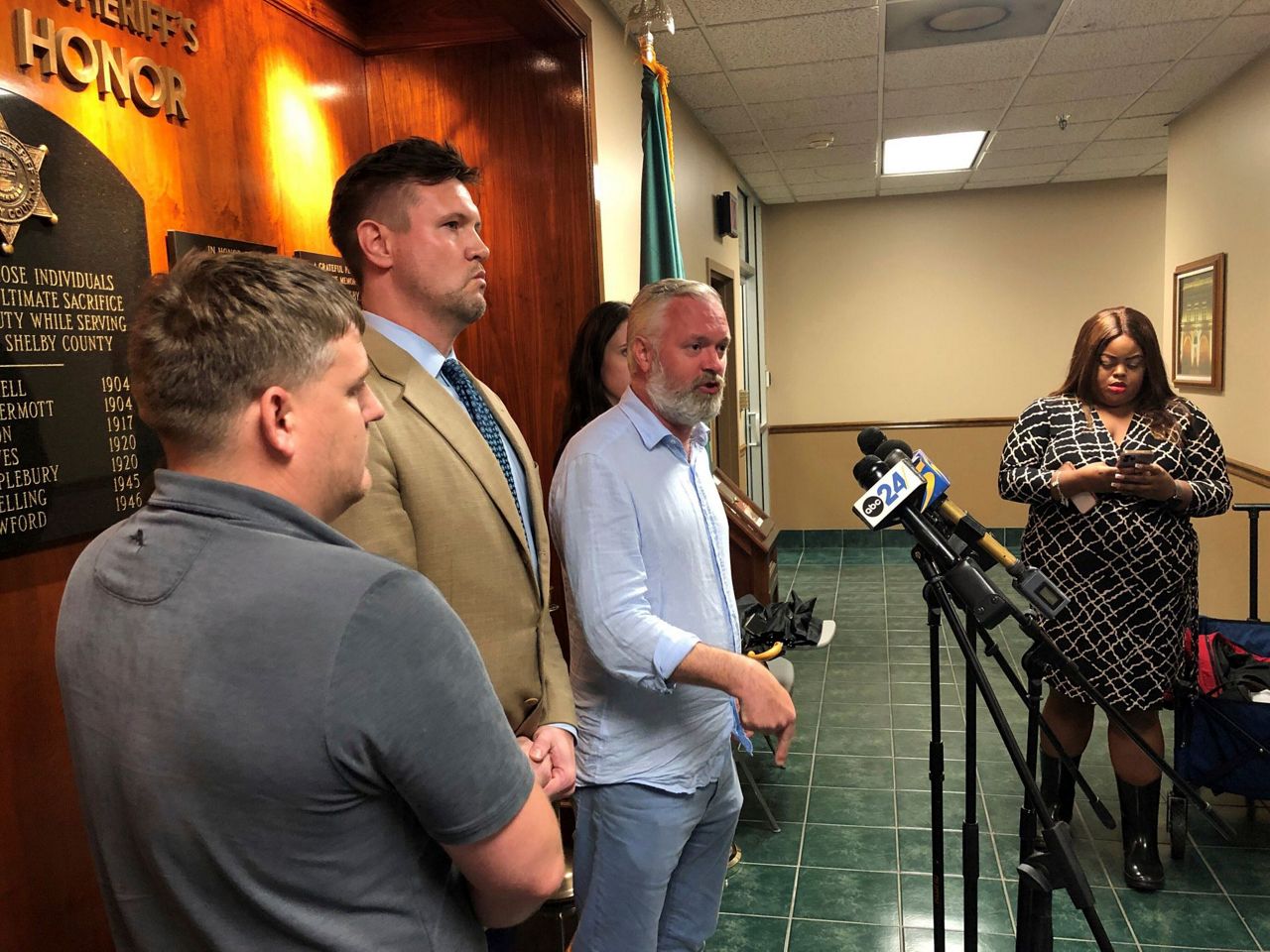 Sheriff says 9 deputies charged in death of man beaten in Memphis jail