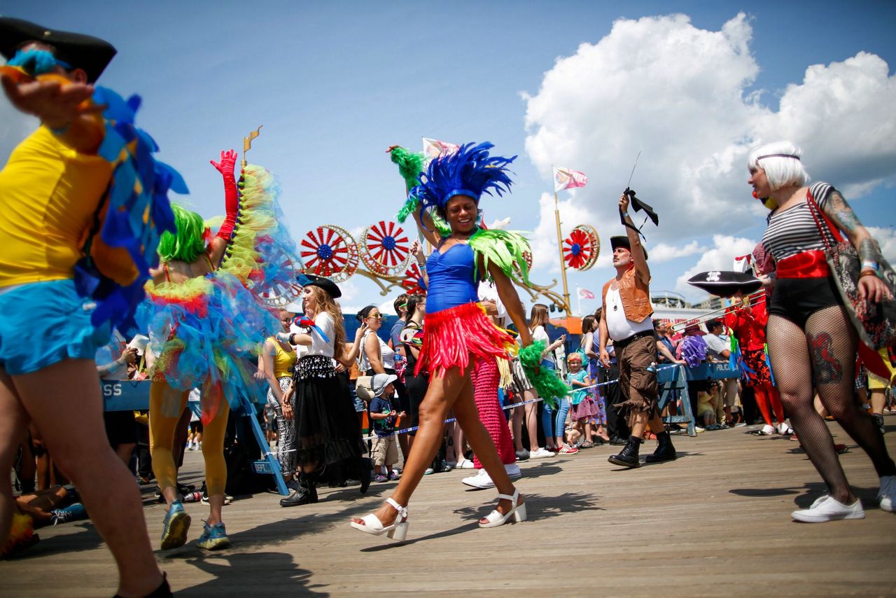 Woody Guthrie&#039;s children named Mermaid Parade king and queen