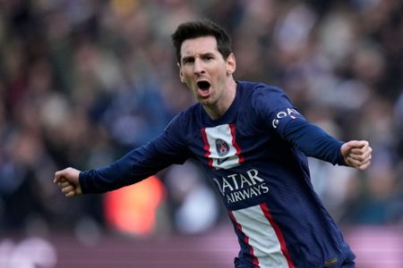 PSG superstar Lionel Messi wants Barcelona to keep experienced