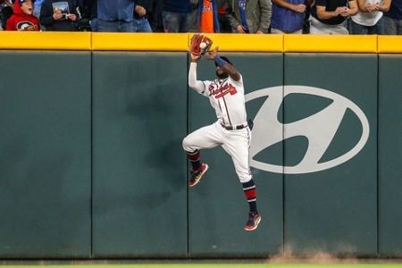 Braves hit 3 HRs off deGrom, beat Mets, tie for NL East lead