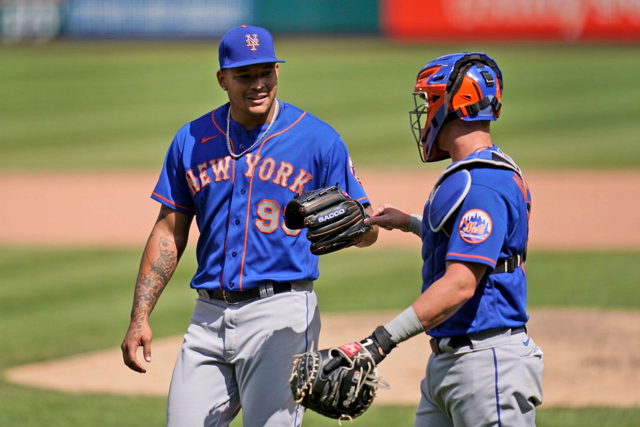 NY Mets catcher James McCann out with fracture. How will they adjust?