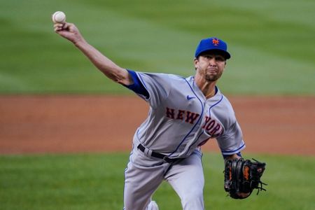 Jacob deGrom different pitcher after glove-throwing incident