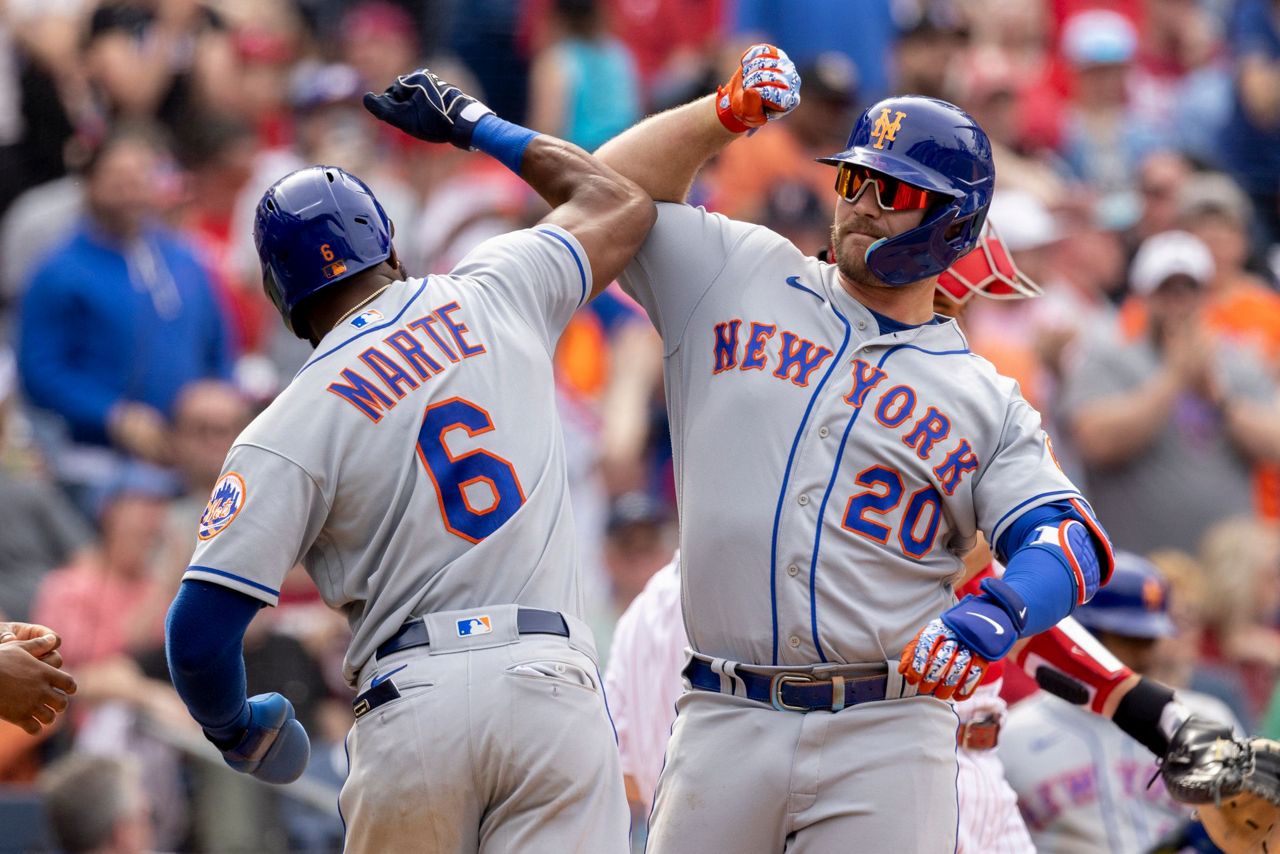 Dominic Smith, Jeff McNeil get 4 hits each as Mets beat Phillies behind Max  Scherzer