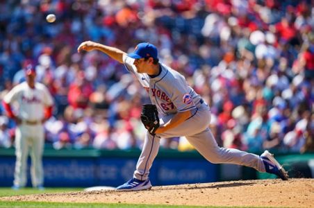 Mets hang on to edge Phils in doubleheader opener