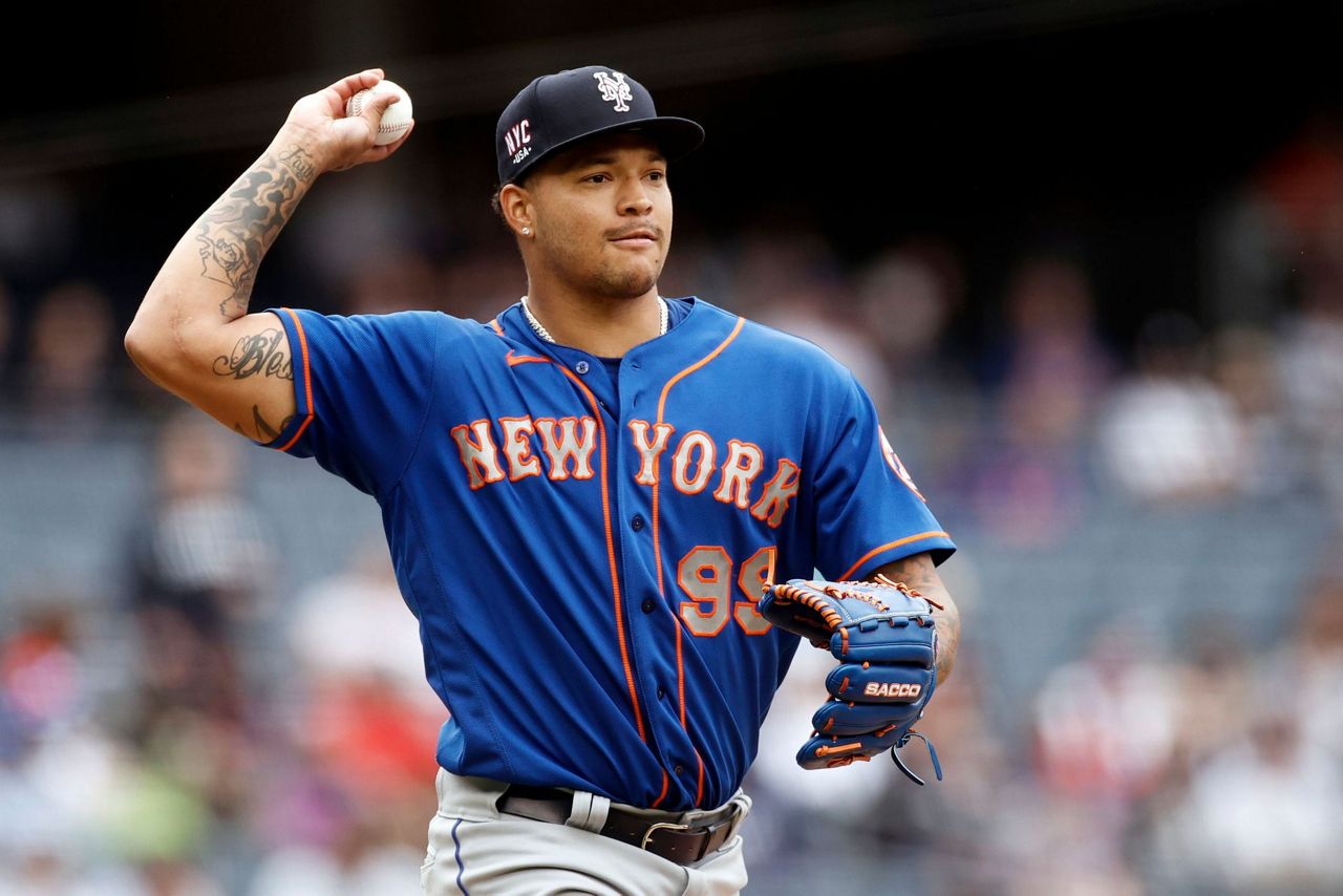 Walker shuts down Yanks, Mets take series opener 8-3