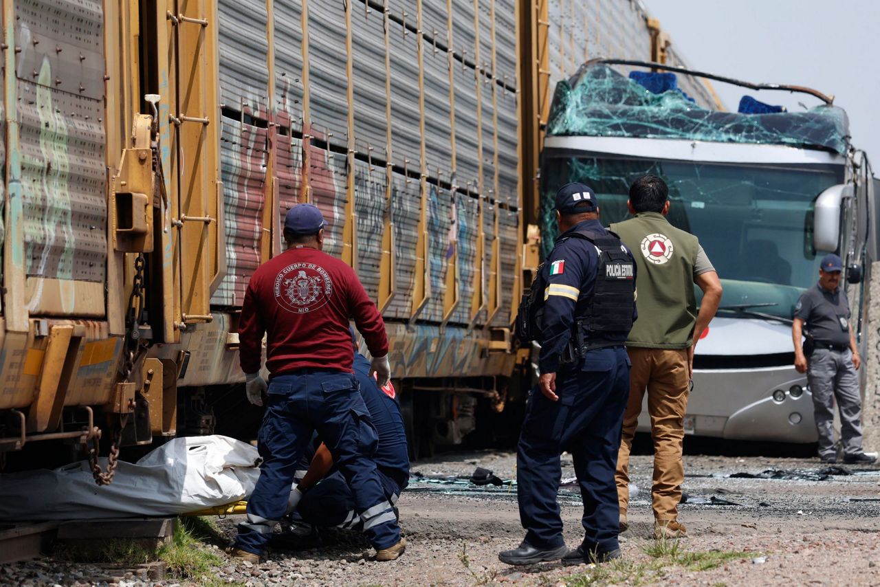 Train slams into a bus outside Mexico City and kills at least 8 people