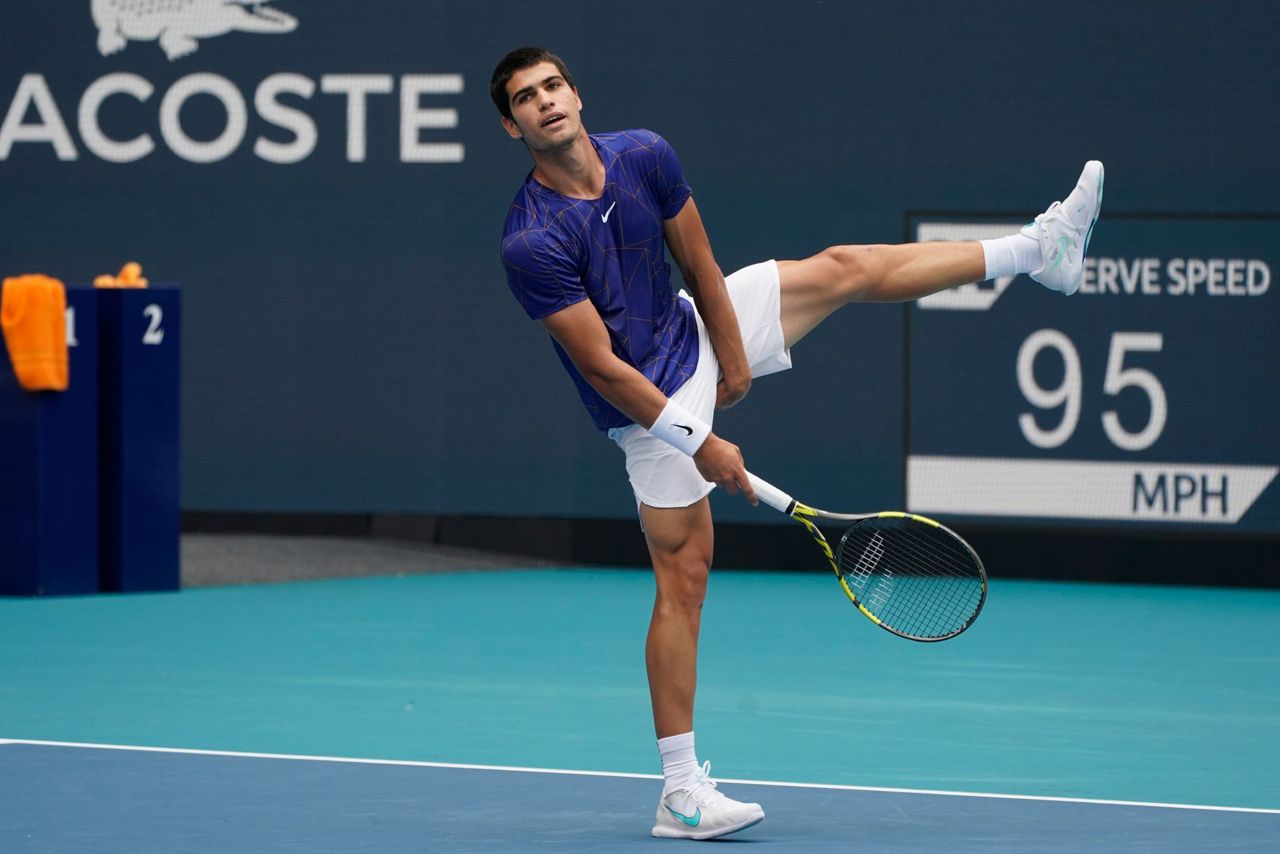 Шан алькарас. Карлос Алькарас теннис 2022. Carlos Alcatraz Tennis. Карлос Алькарас Гонсалес. Алькарас иенрис форхенд.