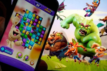 Candy Crush downloaded 3 billion times, remains big target for Microsoft  buyout