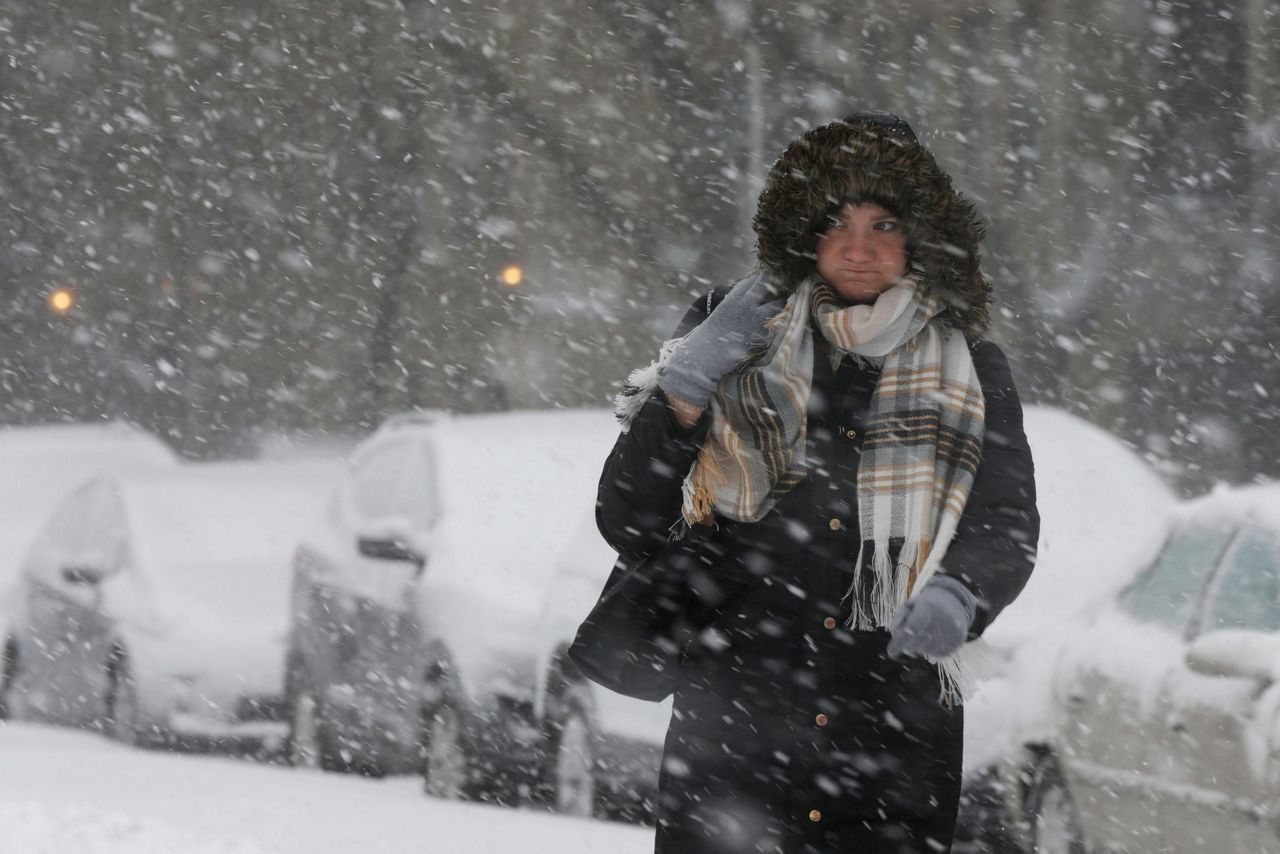 Winter storm continues to batter central Midwest