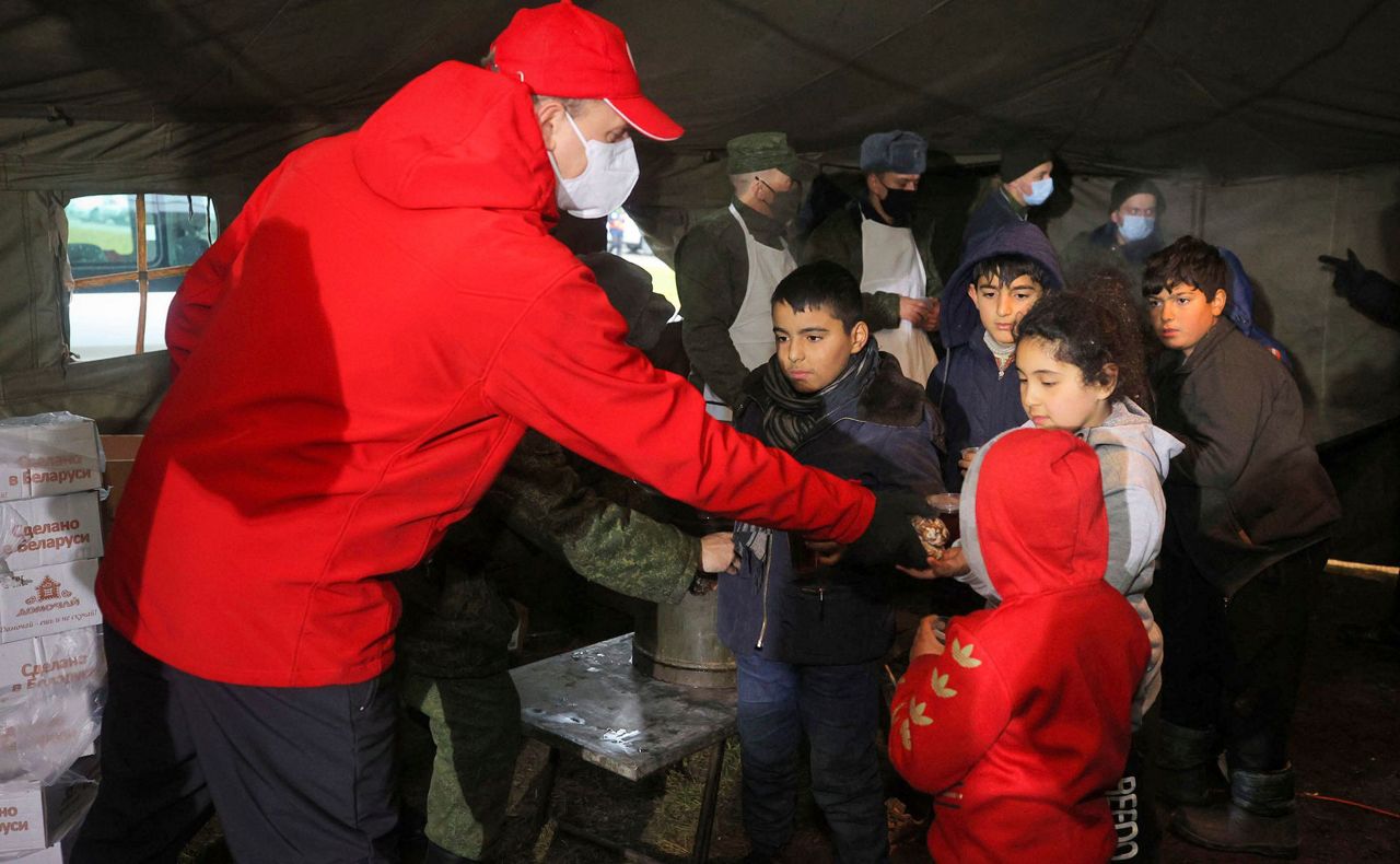 Kamp migran di sepanjang perbatasan Belarusia telah dikosongkan