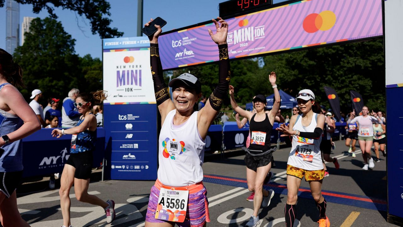 Thousands run in women-only race in Central Park