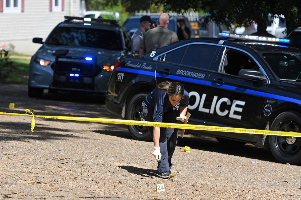 Mississippi City Mourns 2 Police Officers Killed In Shooting 8979