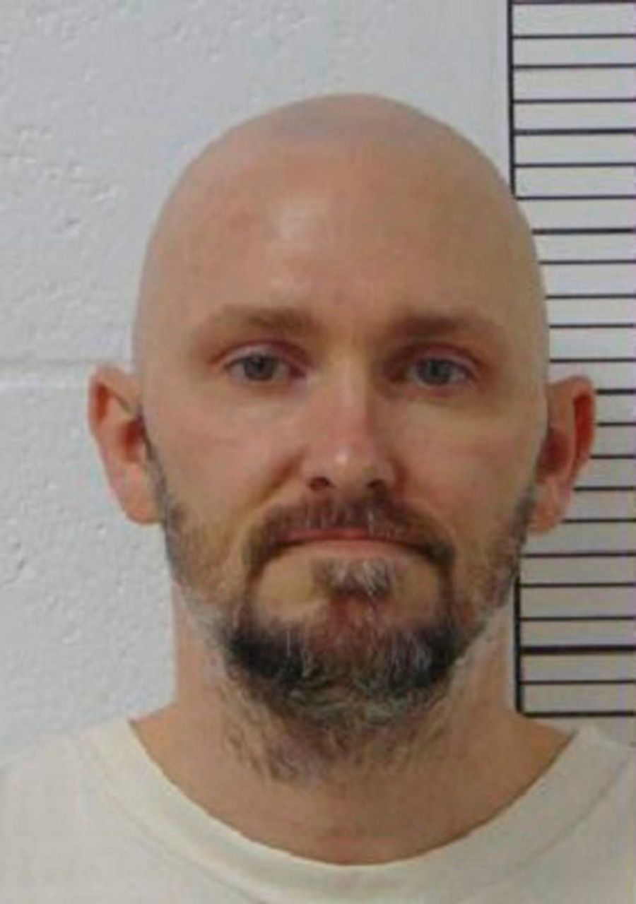 Missouri man facing execution for killing 2 jailers in failed bid to