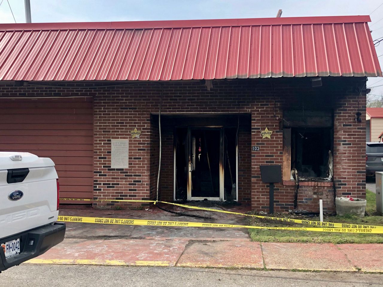 Mysterious fires at exmayor's home, City Hall investigated