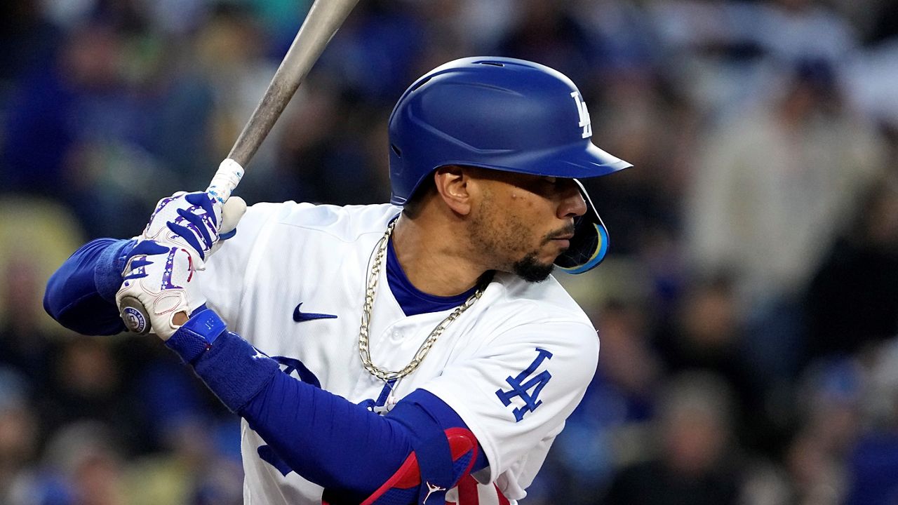 Dodgers ponder shortstop for Betts after paternity leave