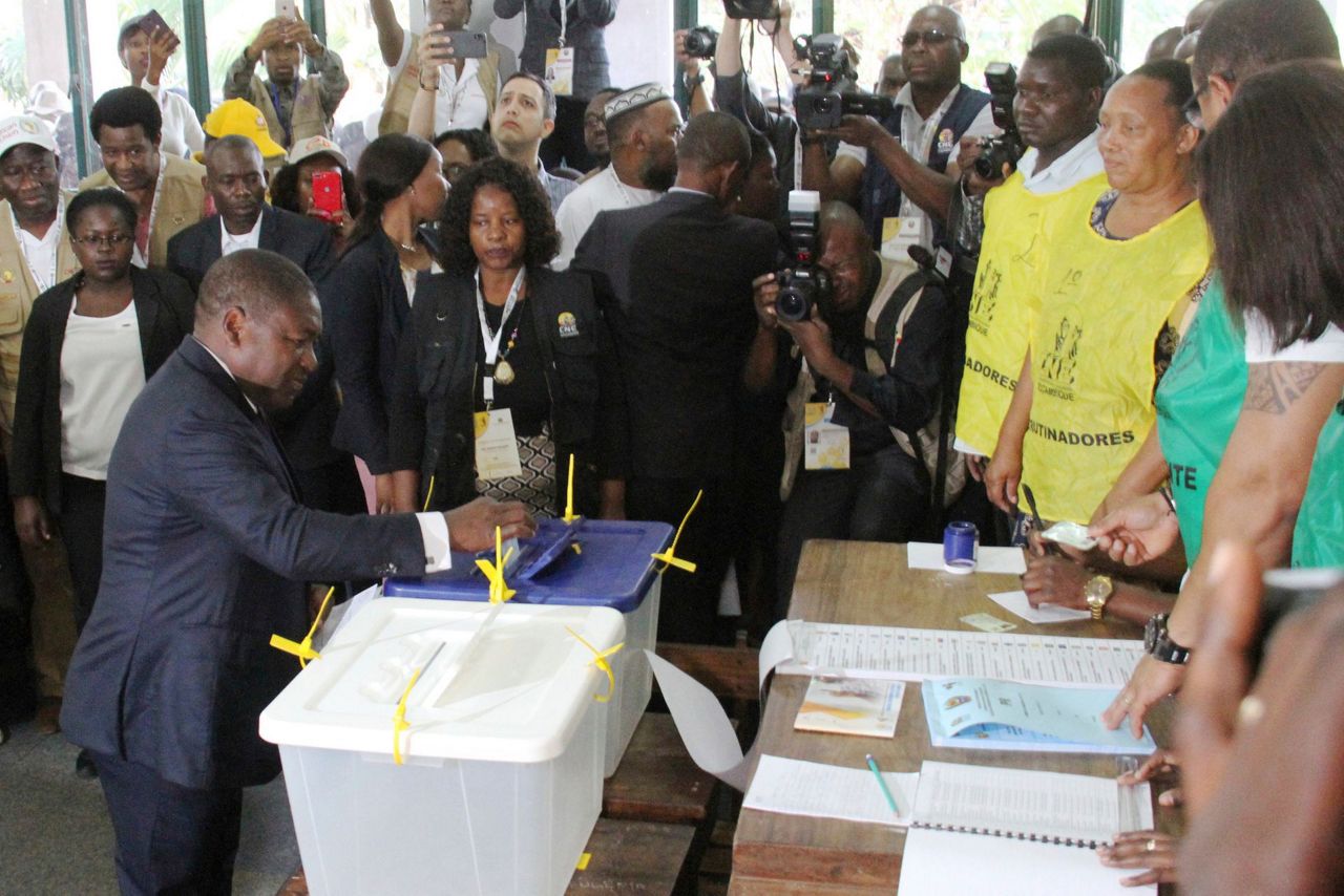 Mozambique goes to the polls in vote that tests peace deal