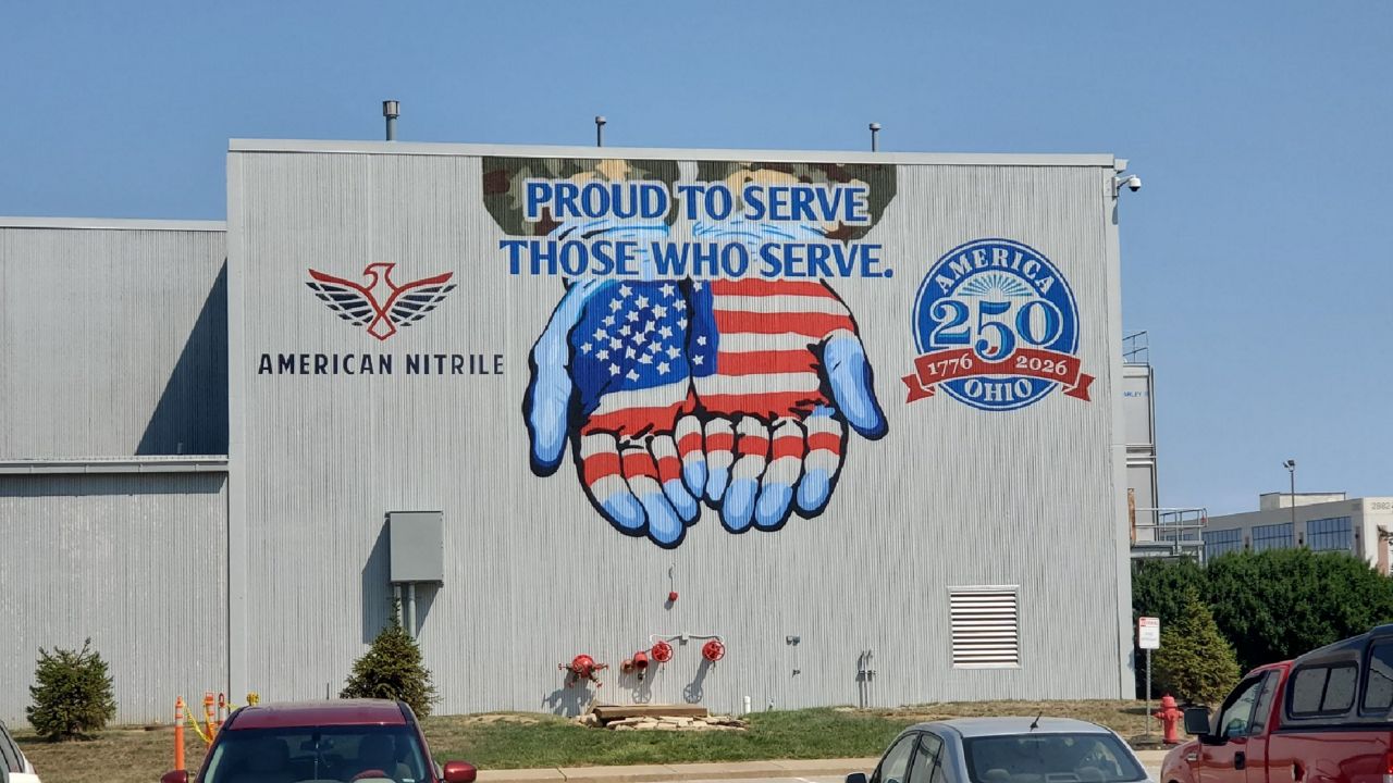 Huge mural spreads American pride