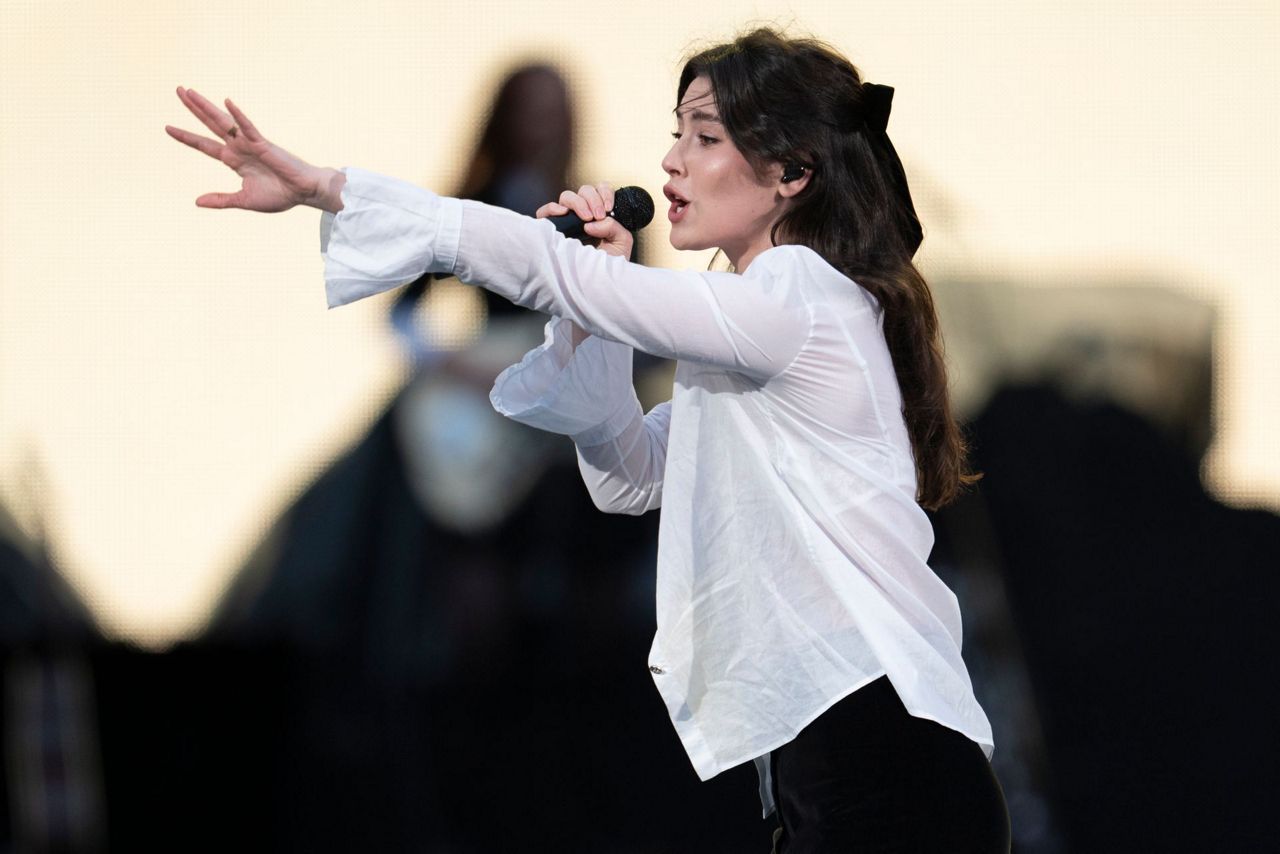 Grammy nominee Gracie Abrams makes music that unites strangers — and ...