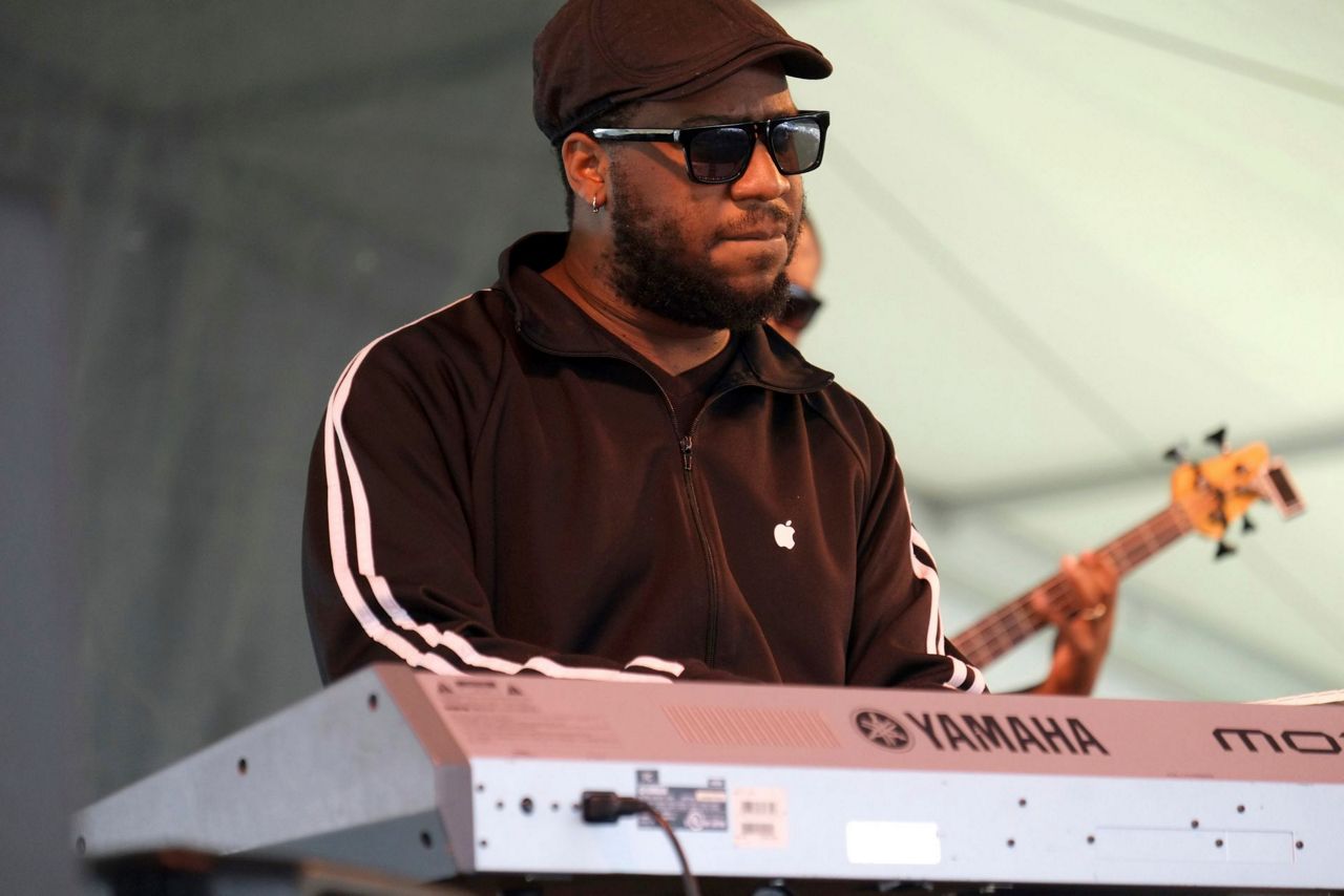 Review: Robert Glasper leads R+R=NOW into collage of sounds