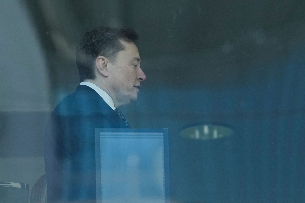 Elon Musk spars with OpenAI attorney in trial over company's evolution ...