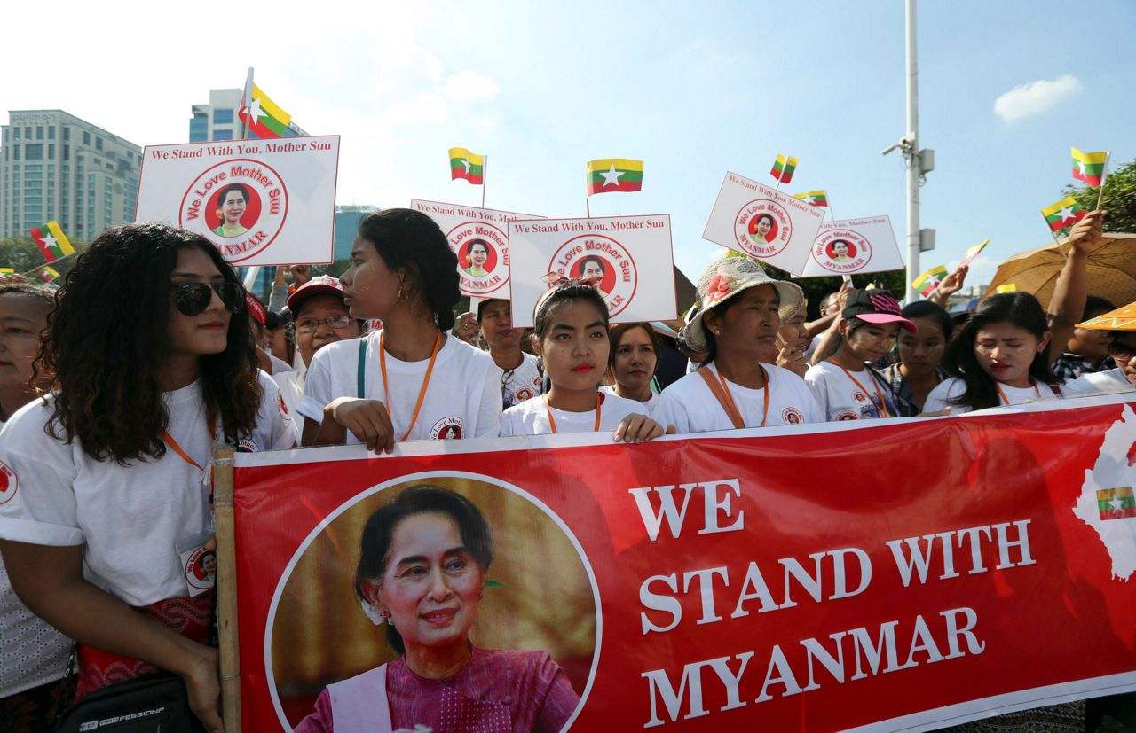 Hundreds rally in Myanmar to show support for Suu Kyi