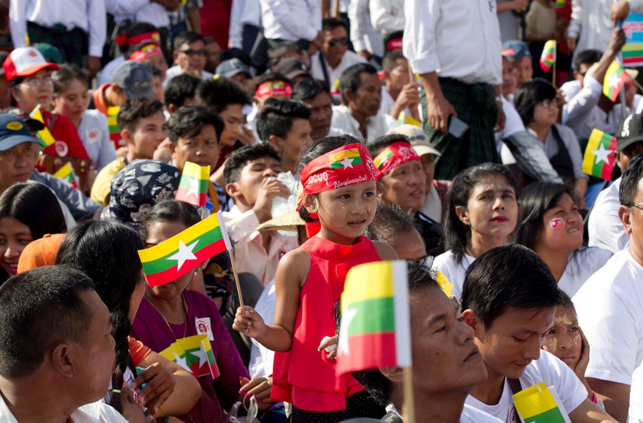 Hundreds rally in Myanmar to show support for Suu Kyi