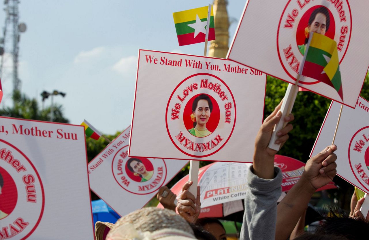 Hundreds rally in Myanmar to show support for Suu Kyi