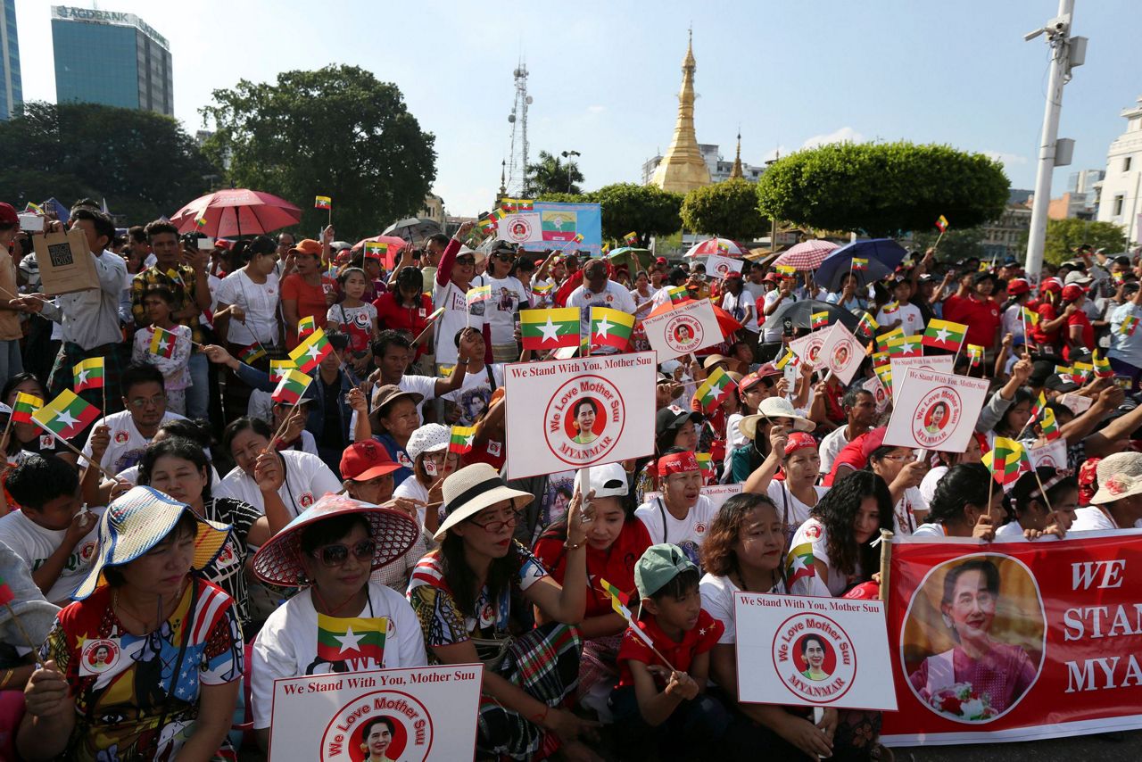 Hundreds rally in Myanmar to show support for Suu Kyi