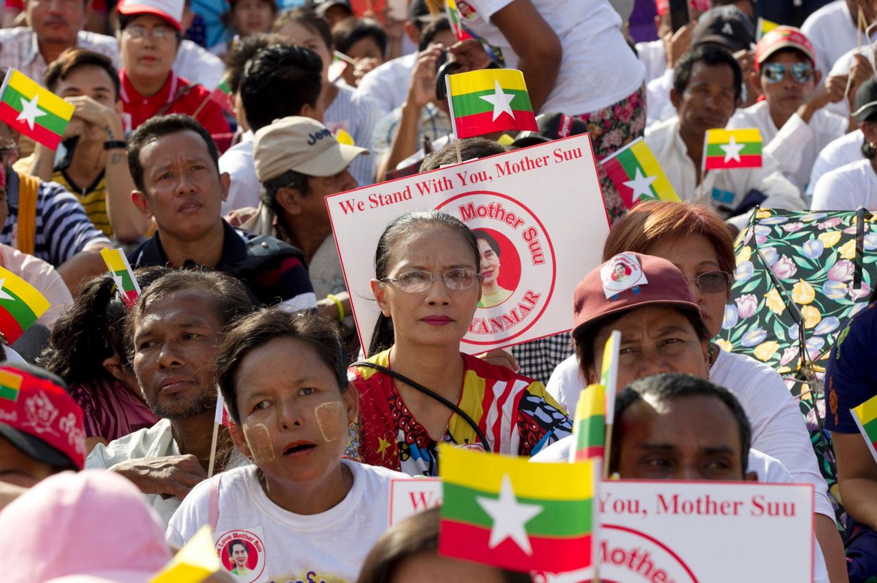 Hundreds rally in Myanmar to show support for Suu Kyi