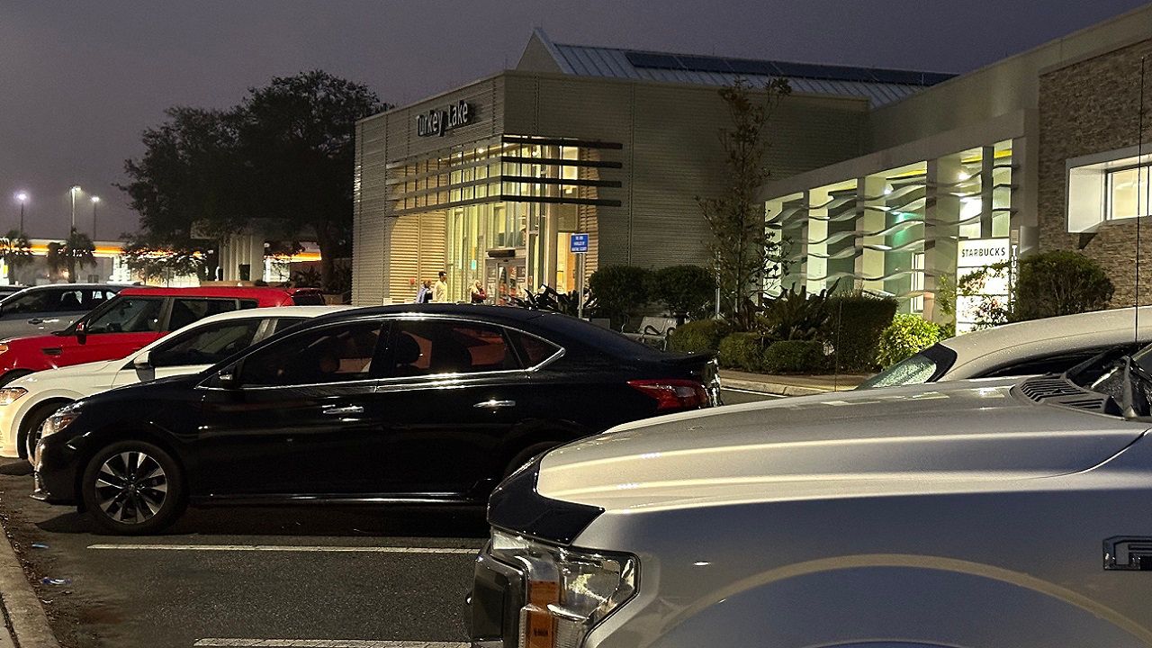 Florida Turnpike’s Turkey Lake Service Plaza in Orlando is busy with holiday travelers who are looking to make their way home this holiday season. (Spectrum News/Devin Martin) 