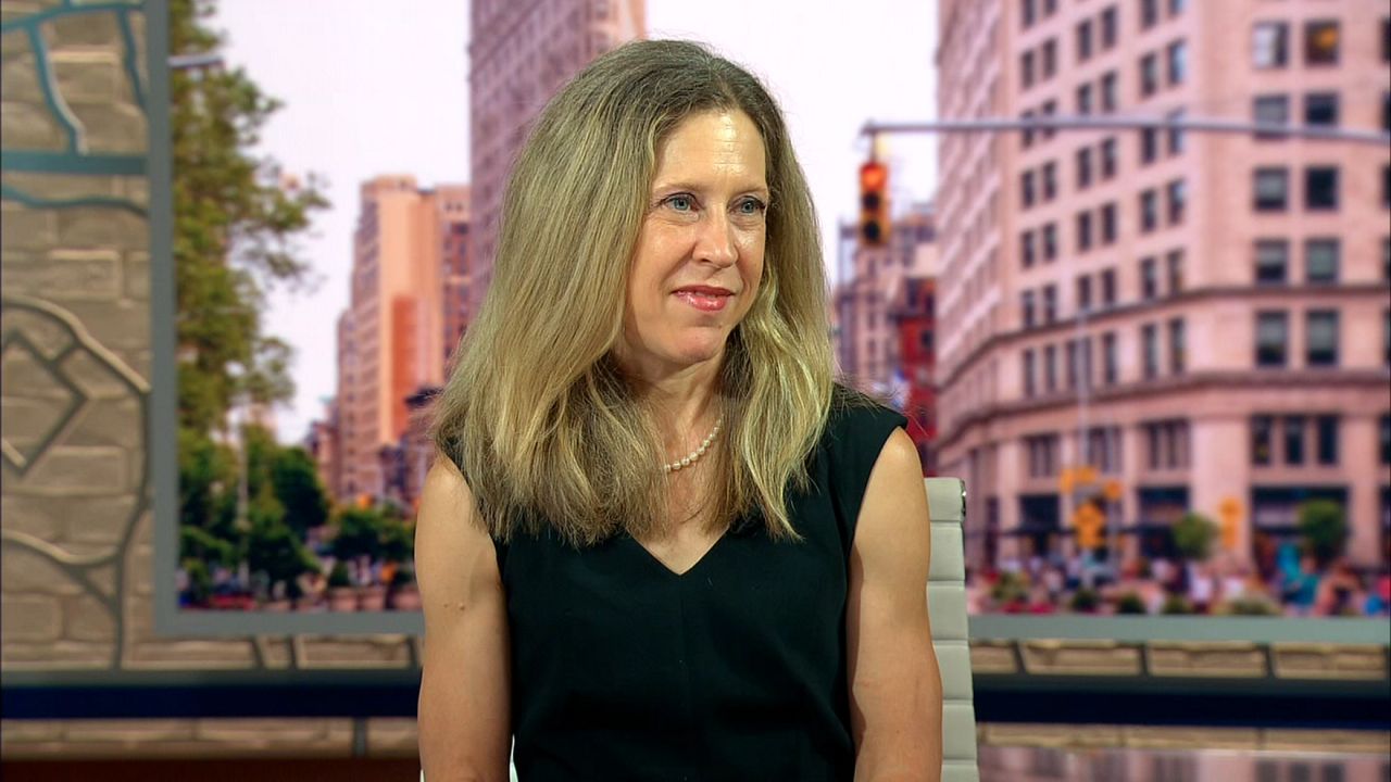 Expert talks sleep loss' link to weight gain
