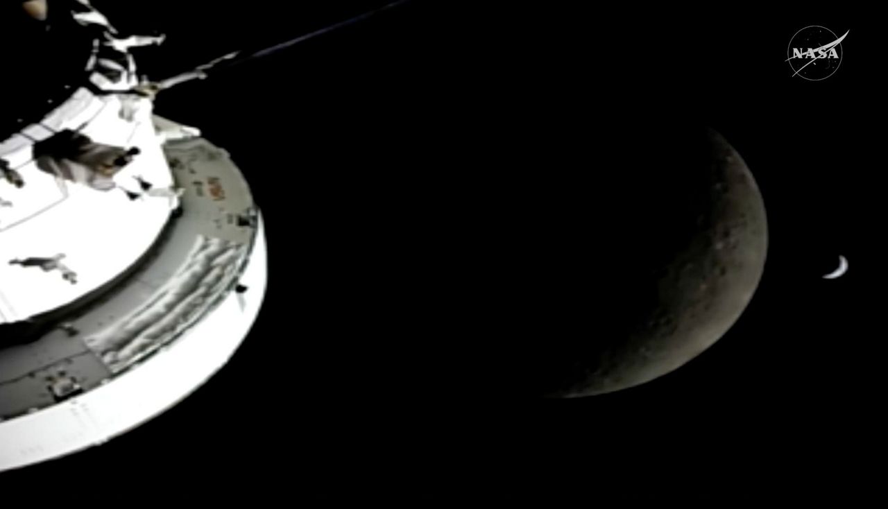 Artemis II astronauts race to set a new distance record from Earth and ...