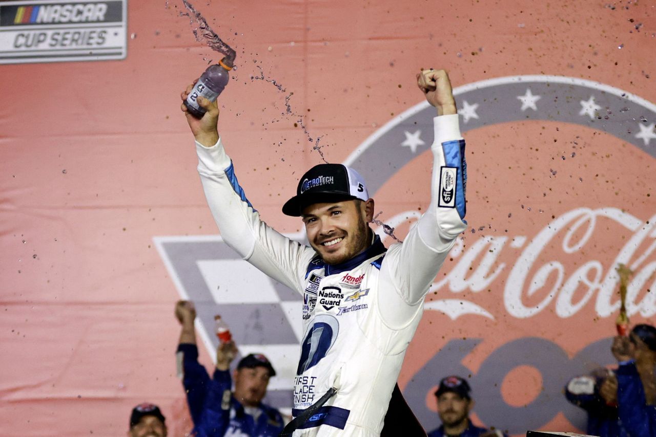 Kyle Larson dominates early, wins Stage 1 of Coca-Cola 600