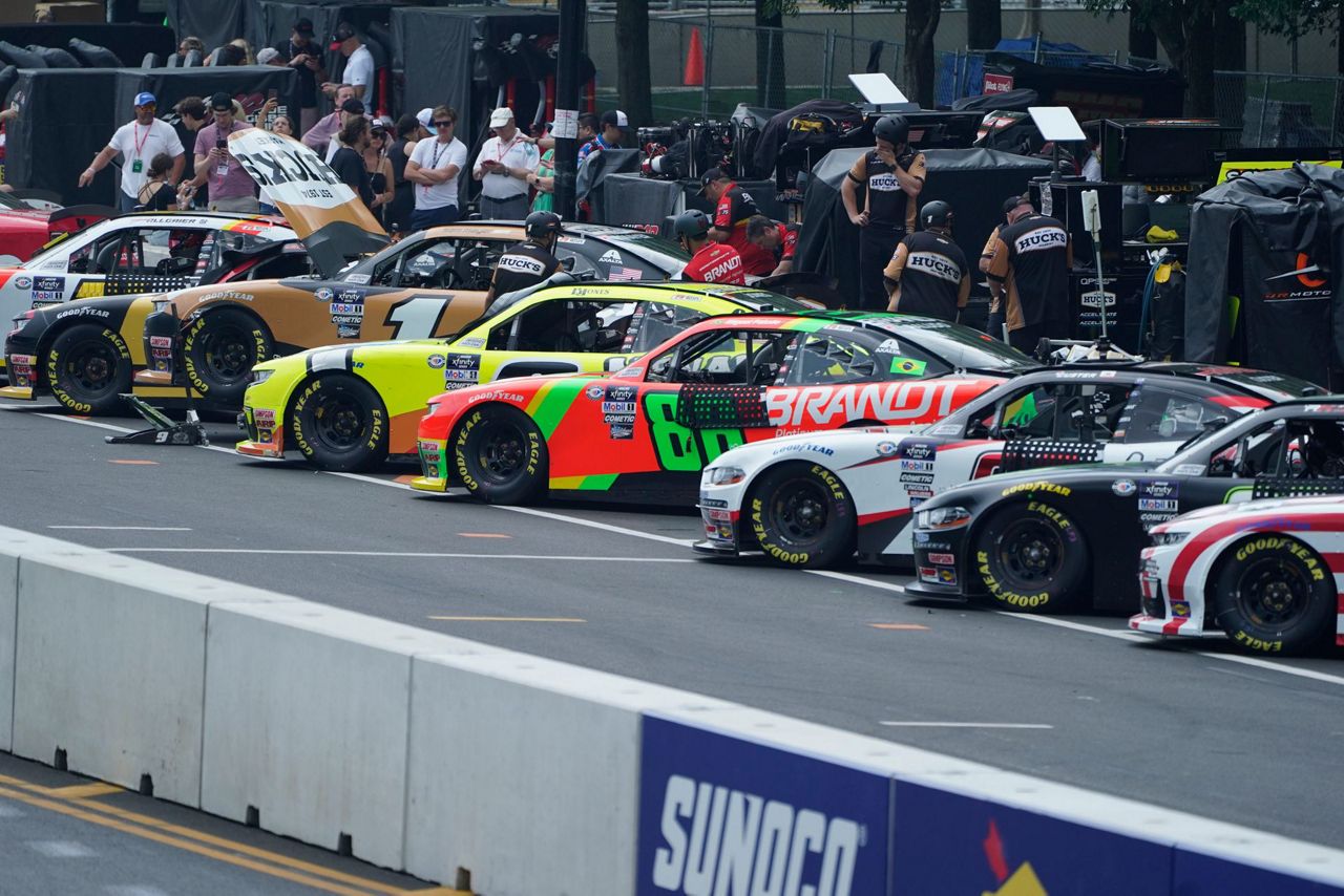 Denny Hamlin wins pole for NASCAR Cup Series' first street race in