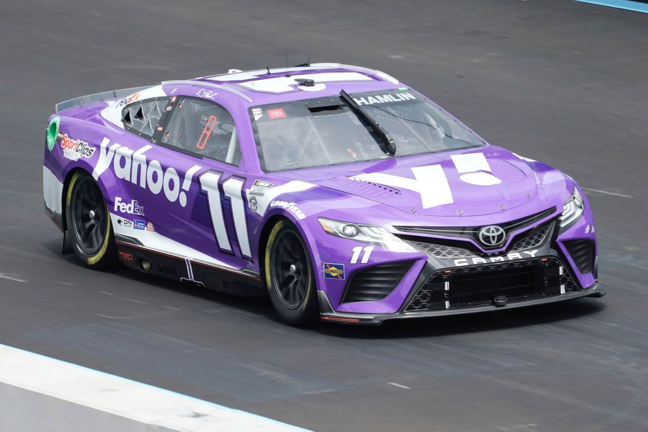 Denny Hamlin wins pole for NASCAR Cup Series' first street race in