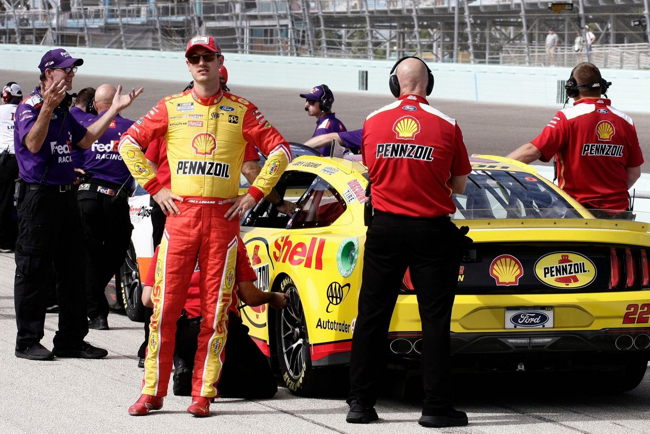Blaney crew chief returns in time for critical playoff race