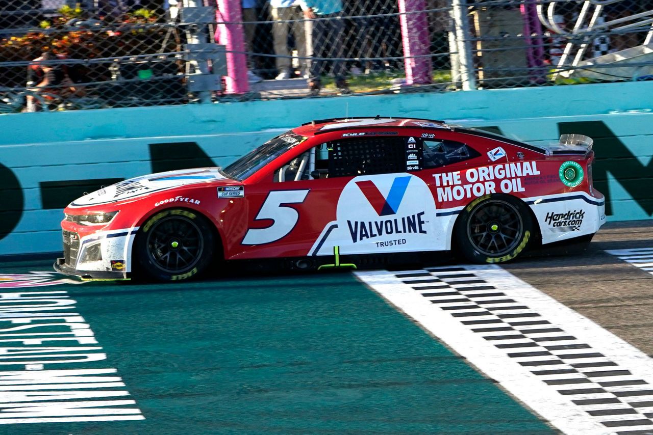 Larson wins NASCAR at Homestead, holding off Chastain at end