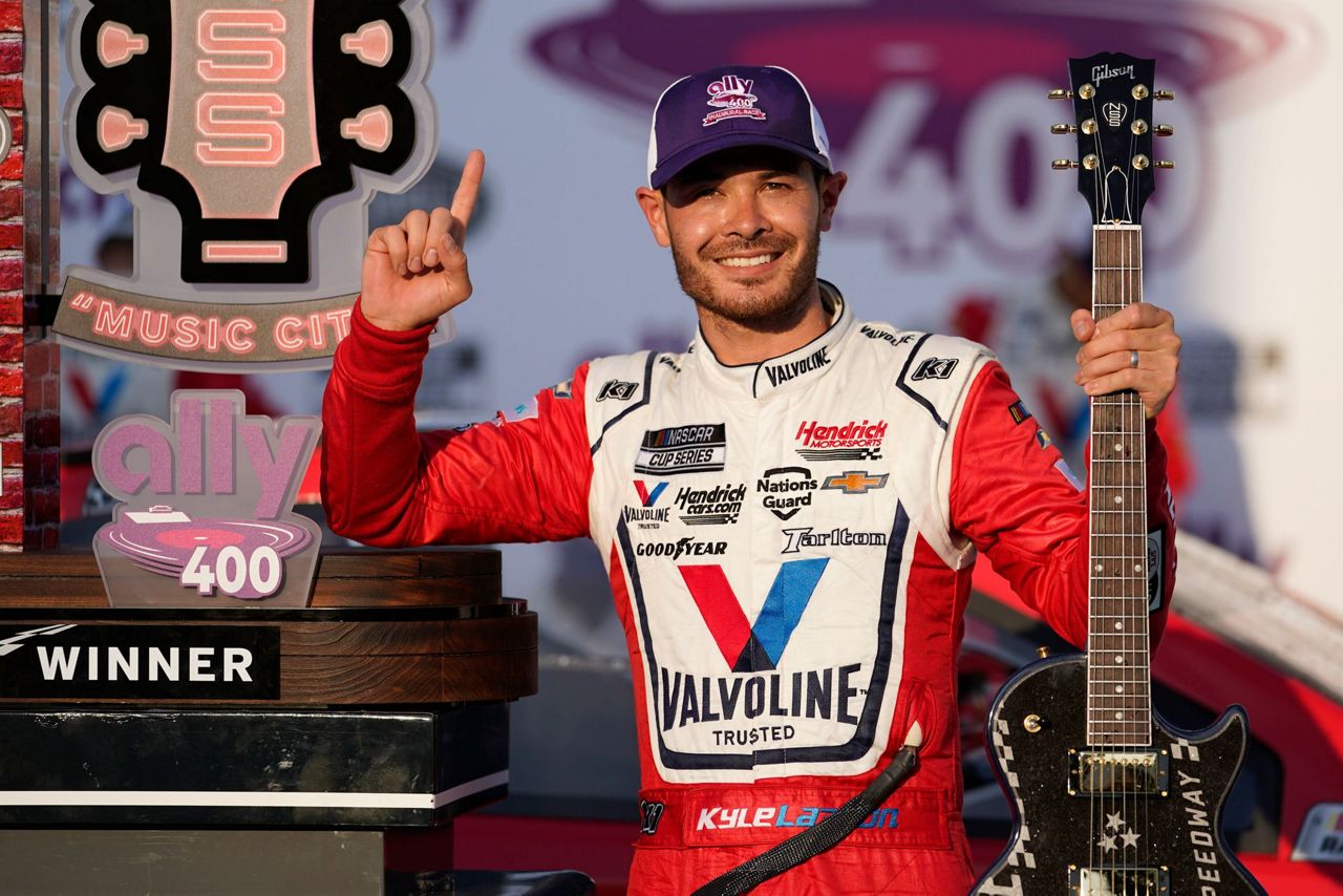 Kyle Larson lands extension, full sponsorship through 2023