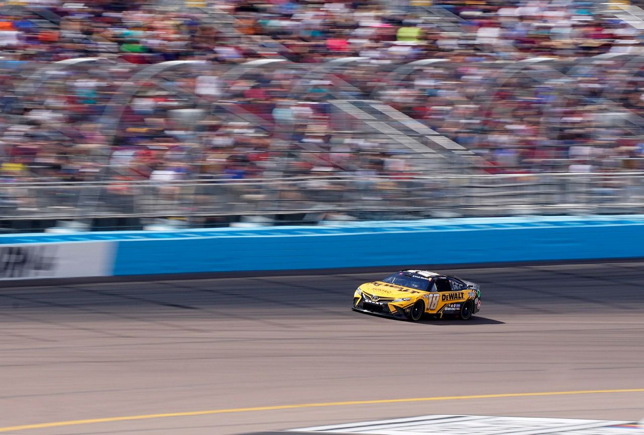 Briscoe races to first Cup win, pulls away late in Phoenix