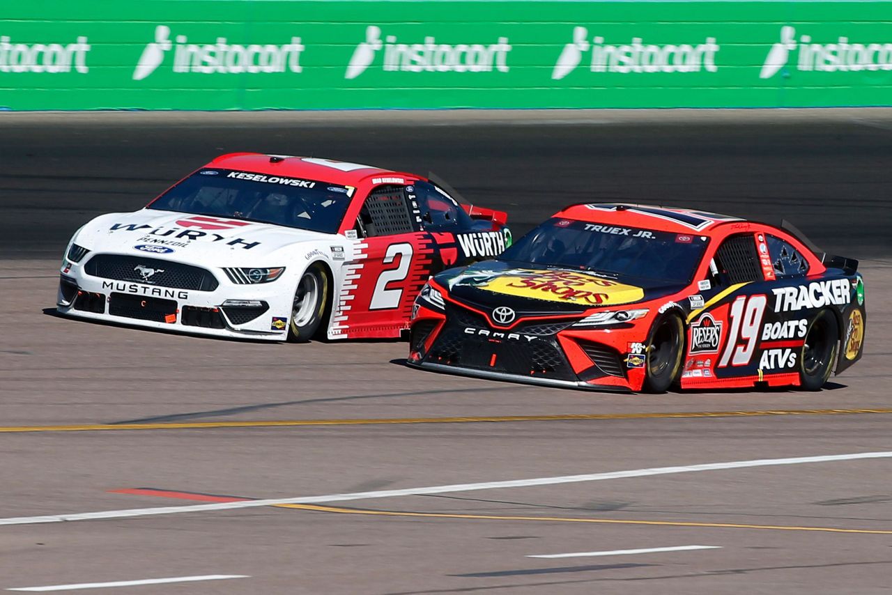 Martin Truex Jr. wins NASCAR Cup race at Phoenix Raceway