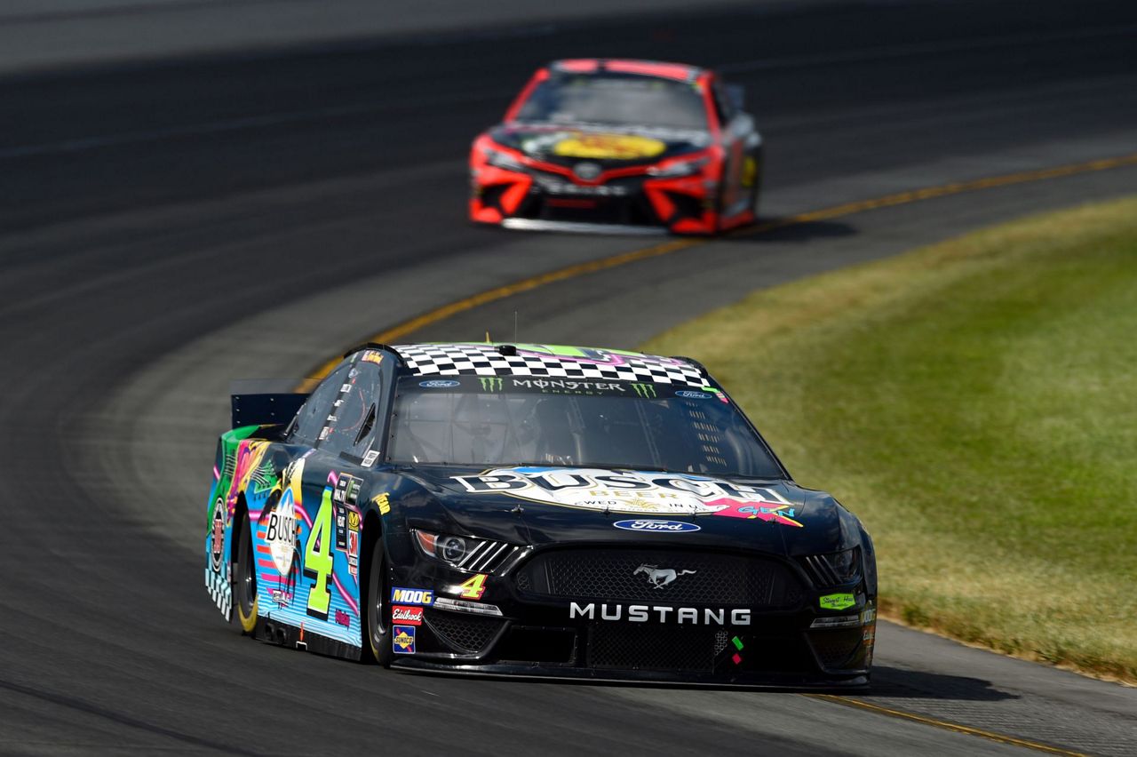 Hamlin pull away late to win NASCAR race at Pocono Raceway