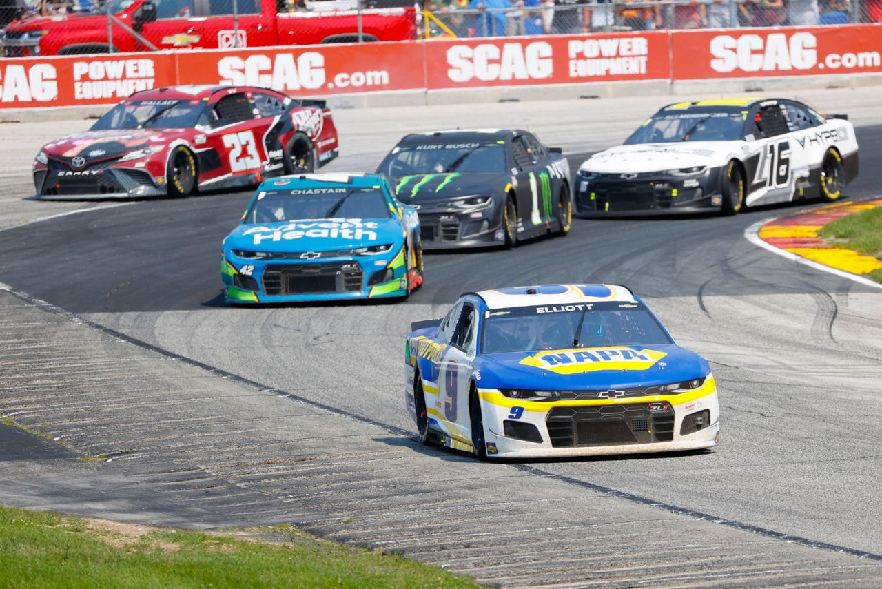 Elliott wins at Road America to start new Hendrick streak