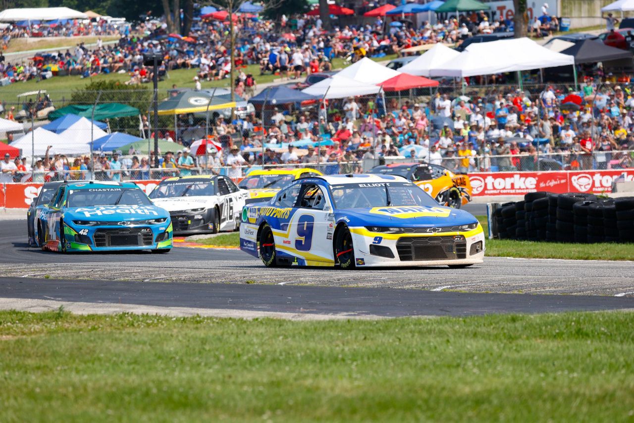 Elliott wins at Road America to start new Hendrick streak