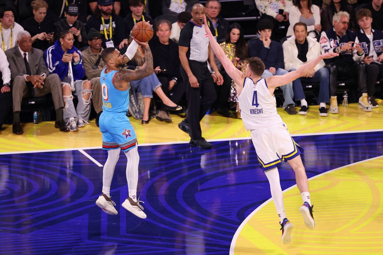 College student Jaren Barajas beats Damian Lillard in 3point shooting