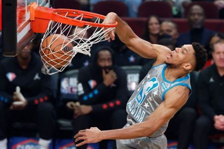 Stephen Curry upstaged in NBA All-Star 3-point contest